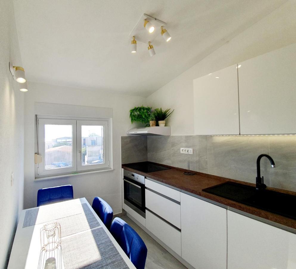 White House Apartments Dugi Rat Luaran gambar