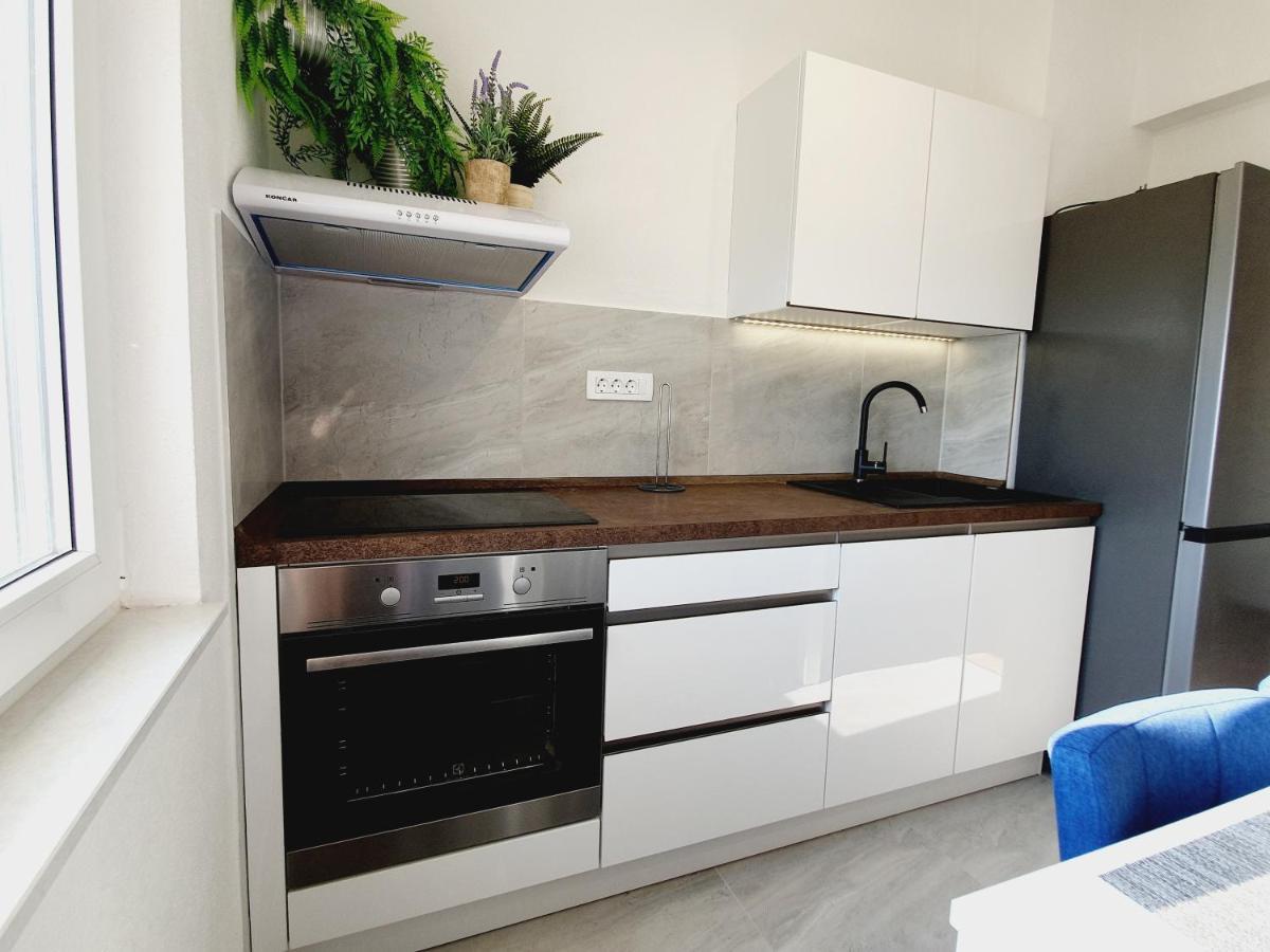 White House Apartments Dugi Rat Luaran gambar