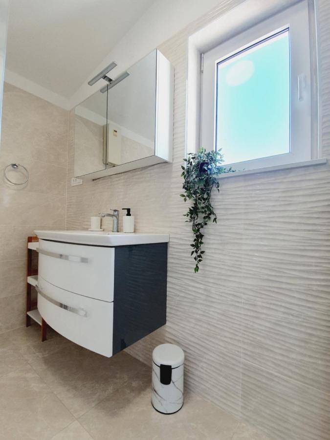 White House Apartments Dugi Rat Luaran gambar