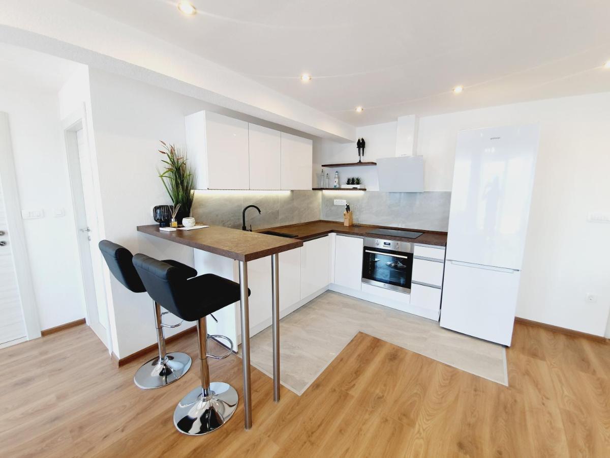 White House Apartments Dugi Rat Luaran gambar